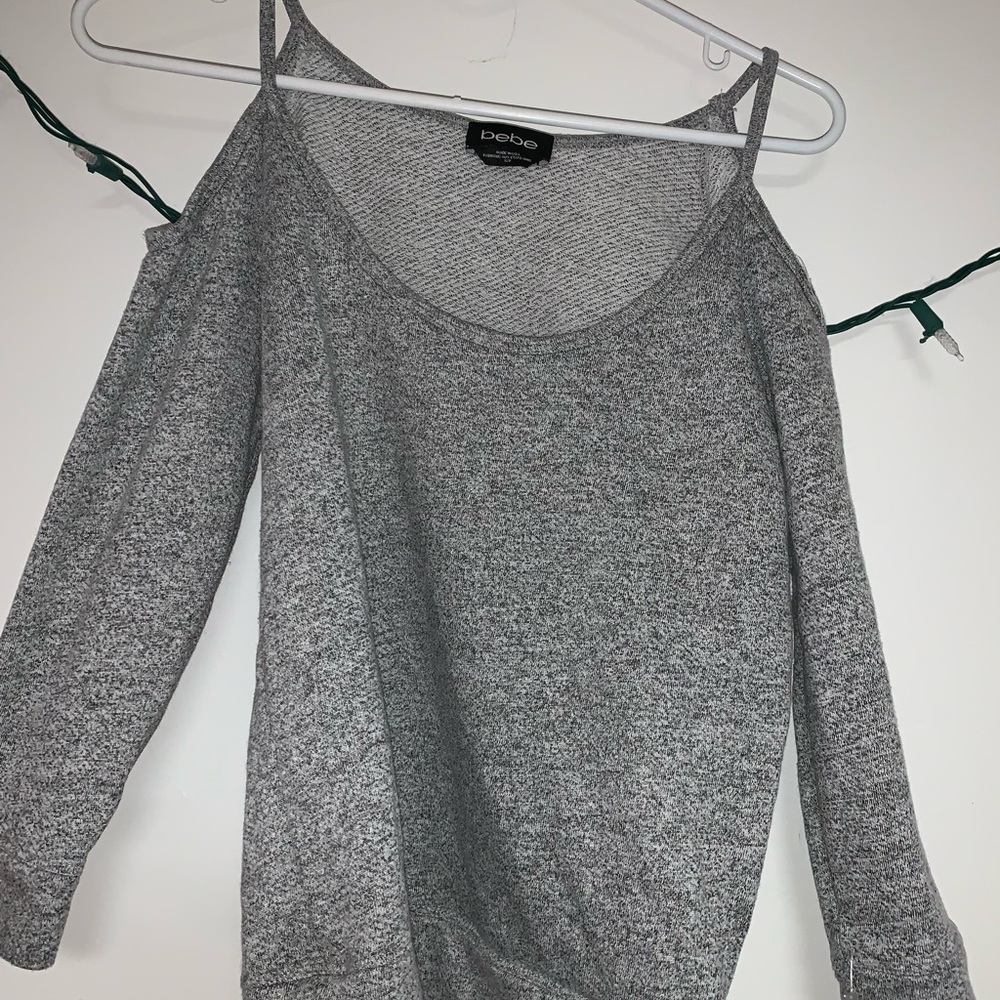 SOLD** Light weight Peekaboo shoulder sweatshirt